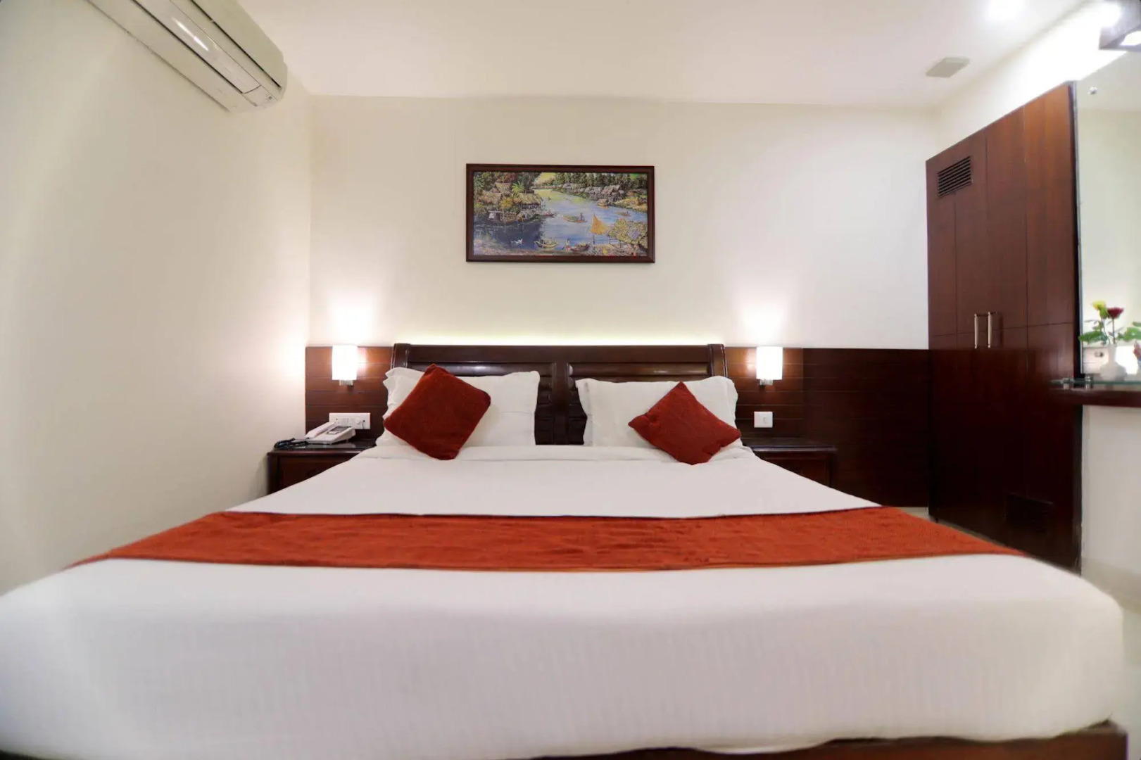 Photo - Taj Inn Hotel