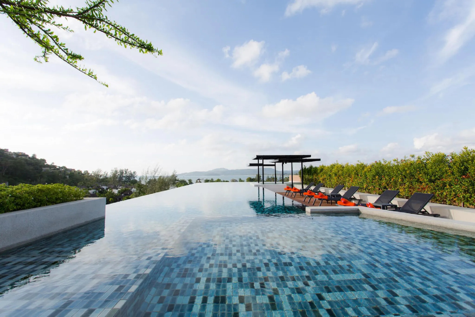 Foto - 6th Avenue Surin Beach - Official Account