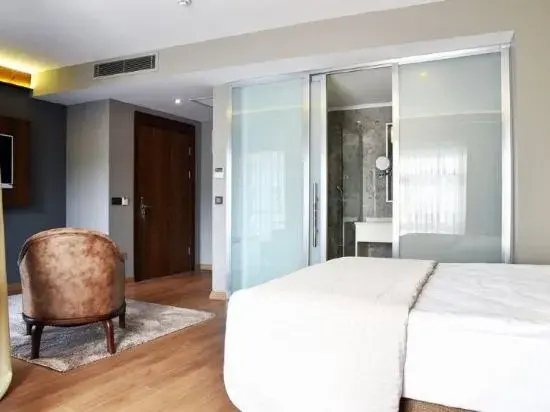 Photo - The Elegant Hotel