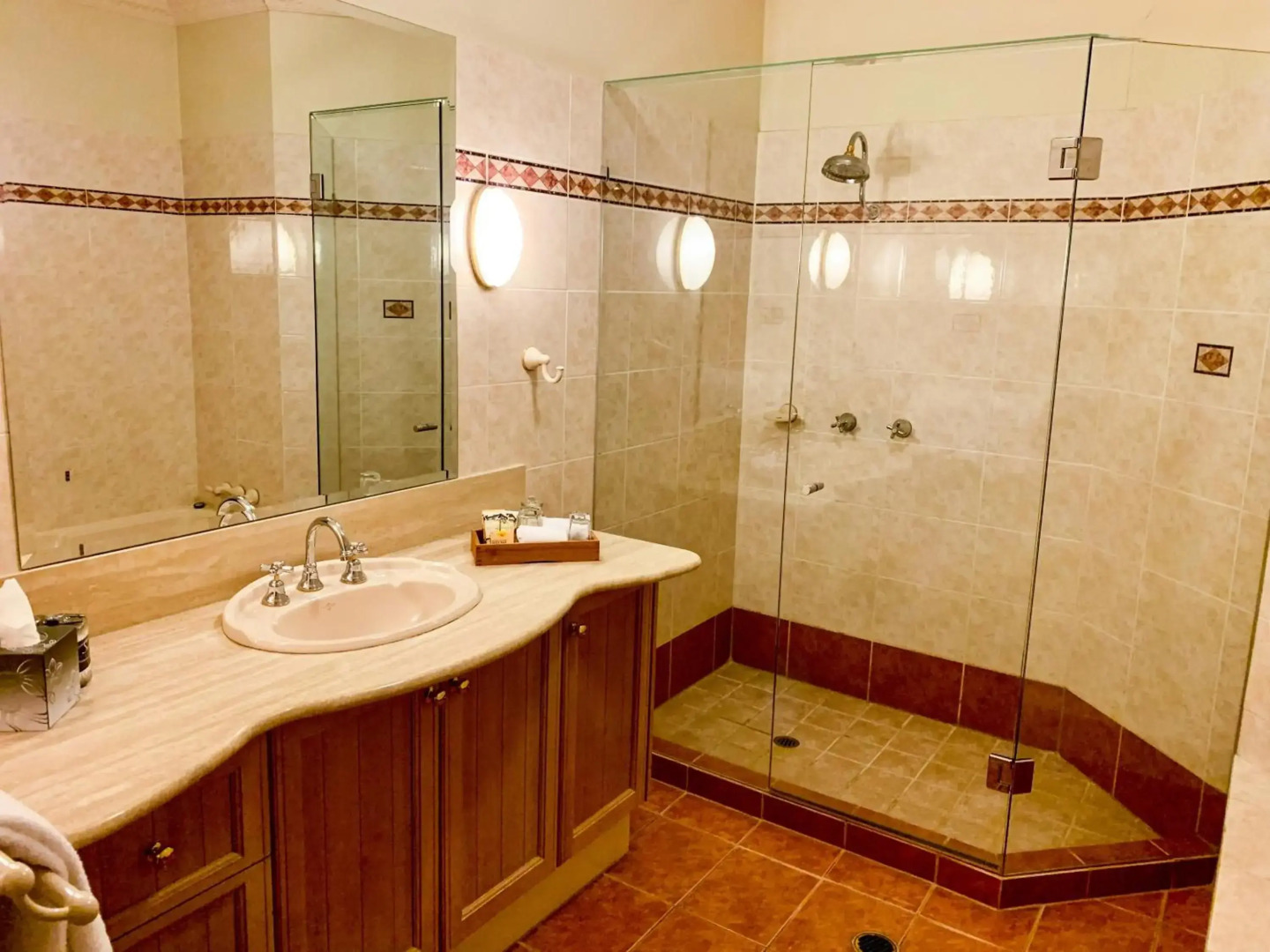 Photo - Royal Albert Hotel