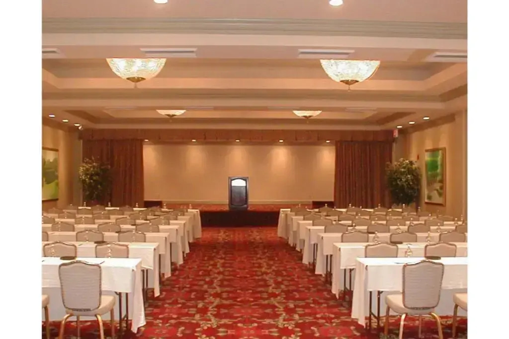 Photo - The Colonnade Hotel