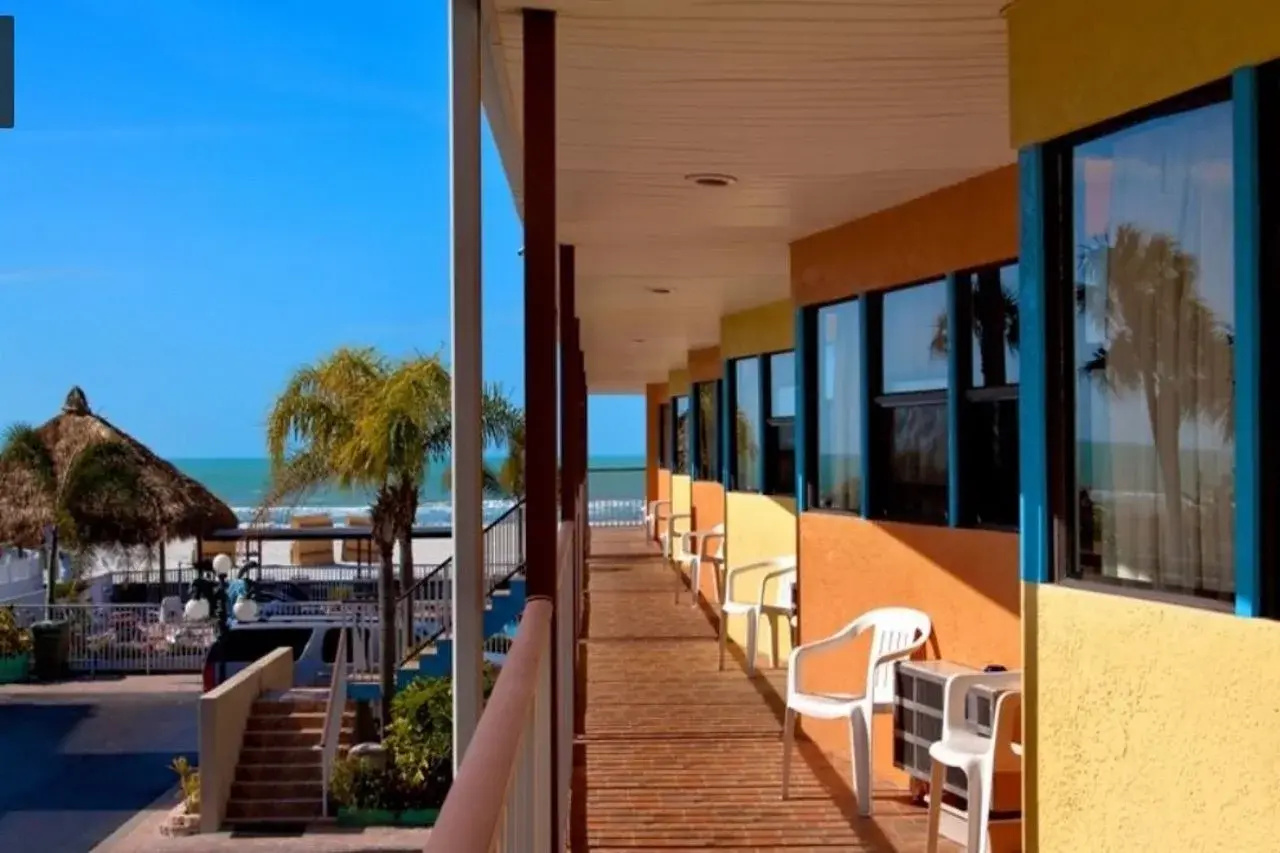 Photo - Plaza Beach Hotel - Beachfront Resort