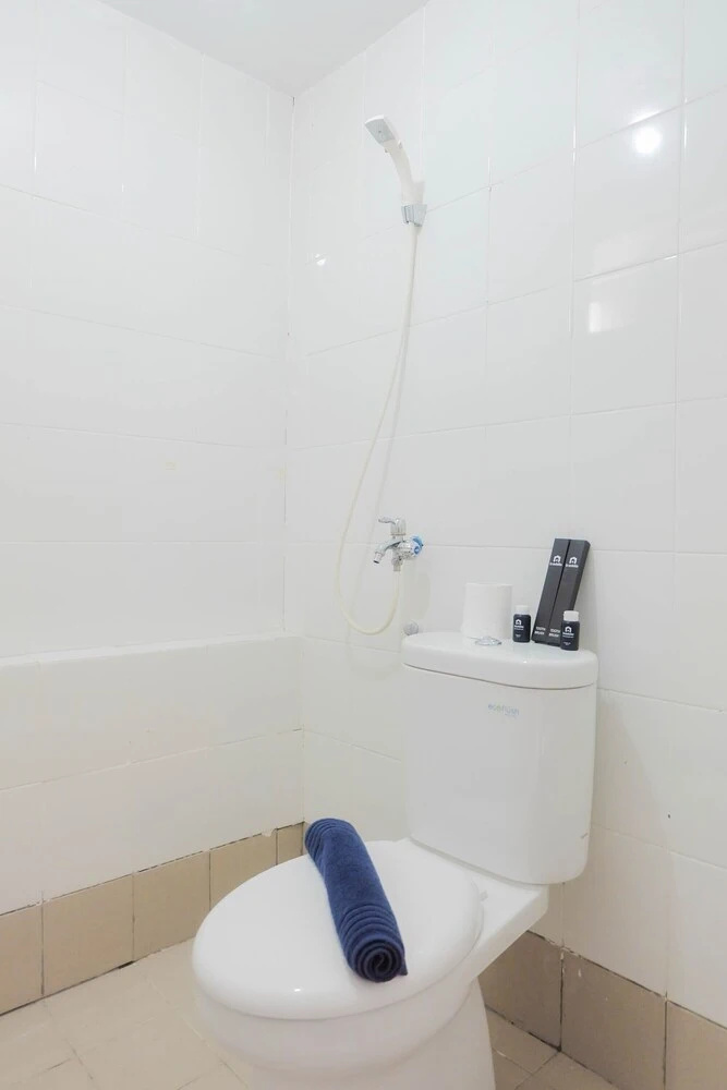 Stylish and Modern 2BR Bassura City Apartment