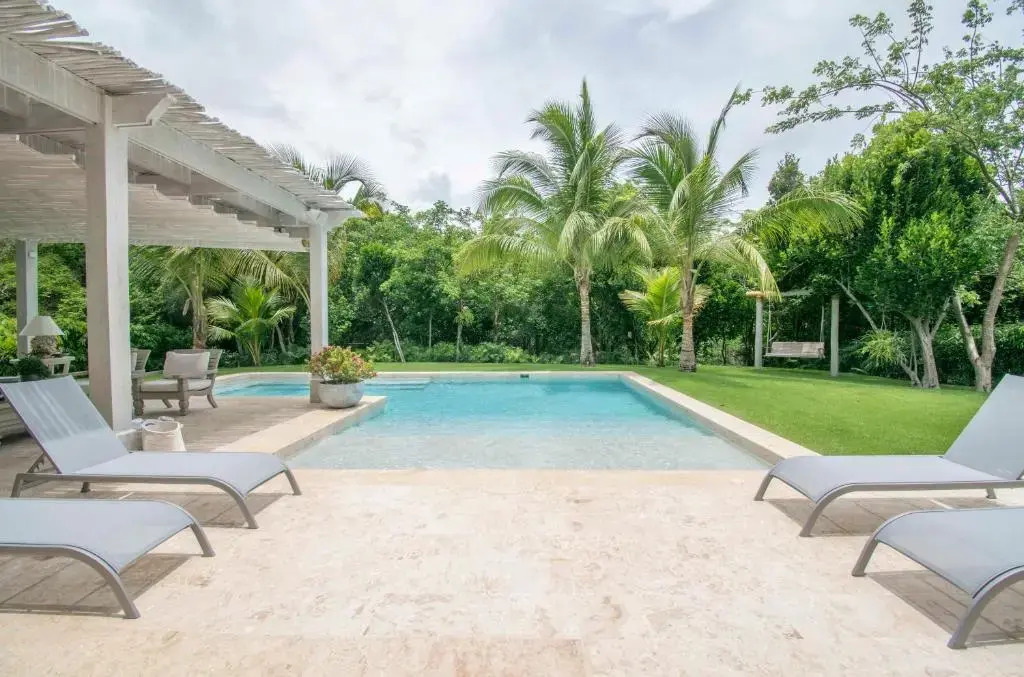 Foto - Stylish fully-staffed villa near beach and lagoons in exclusive golf resort