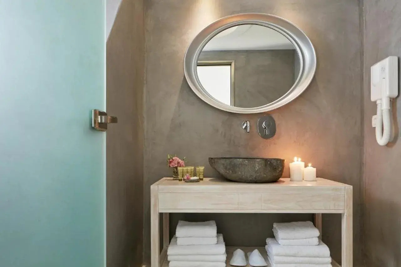 Photo - Santorini Palace