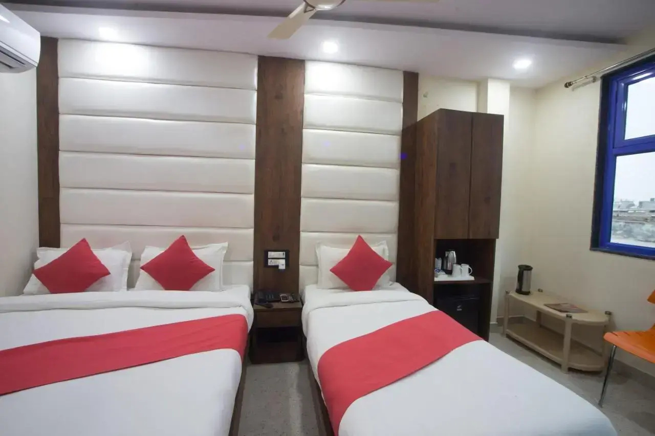 Photo - Hotel Dollar Inn
