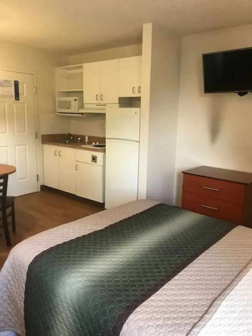 Photo - HomeTowne Studios & Suites by Red Roof Charlotte - Concord