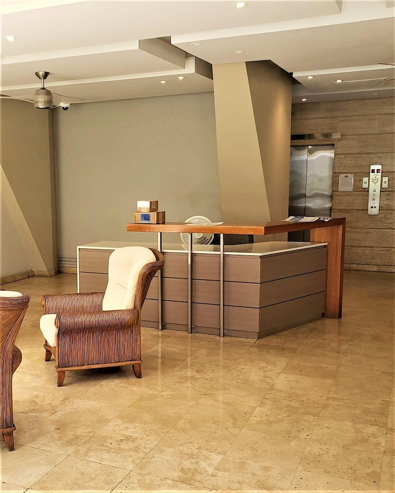 Brand NEW Studio 1 Block to Beach/lagoon