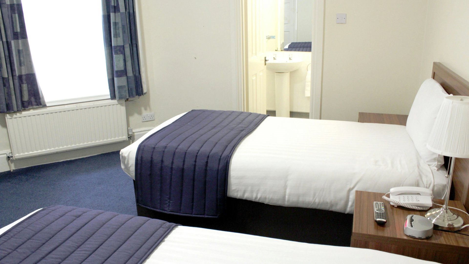 Photo - Discovery Inn - Leeds