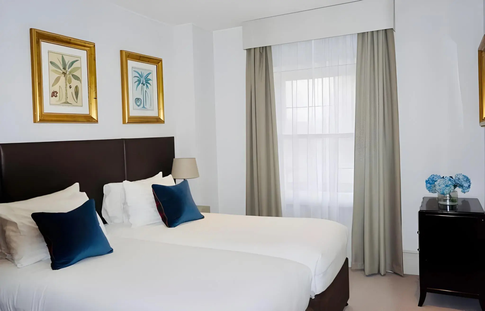 Photo - The Tophams Hotel