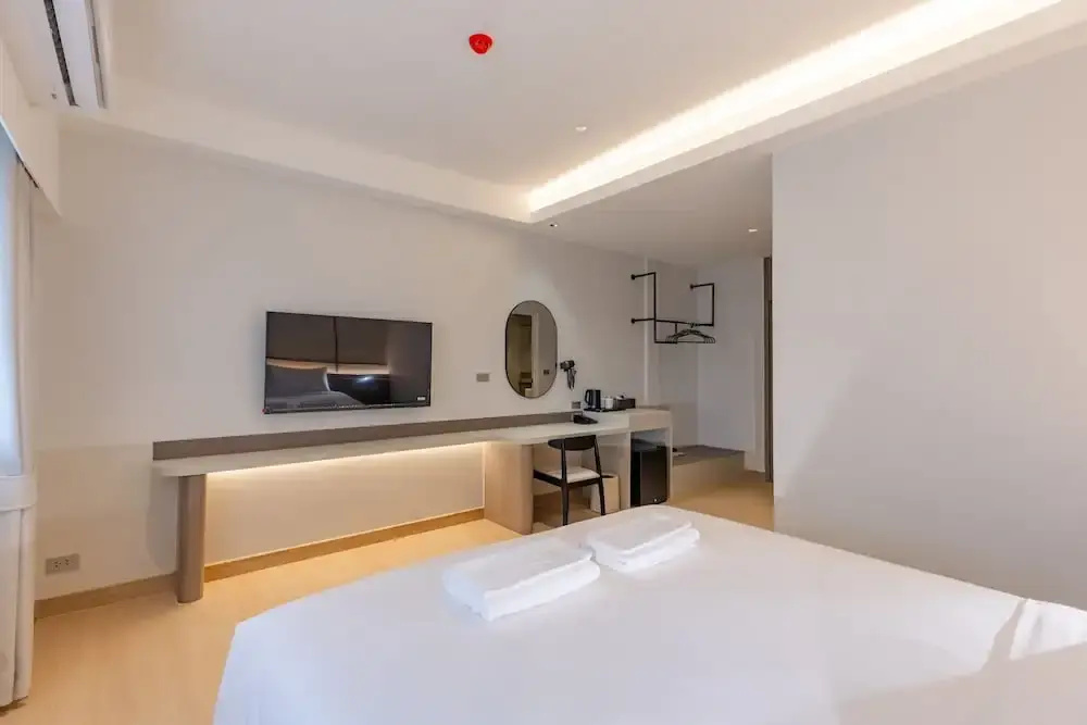 Photo - The Bentley Hotel