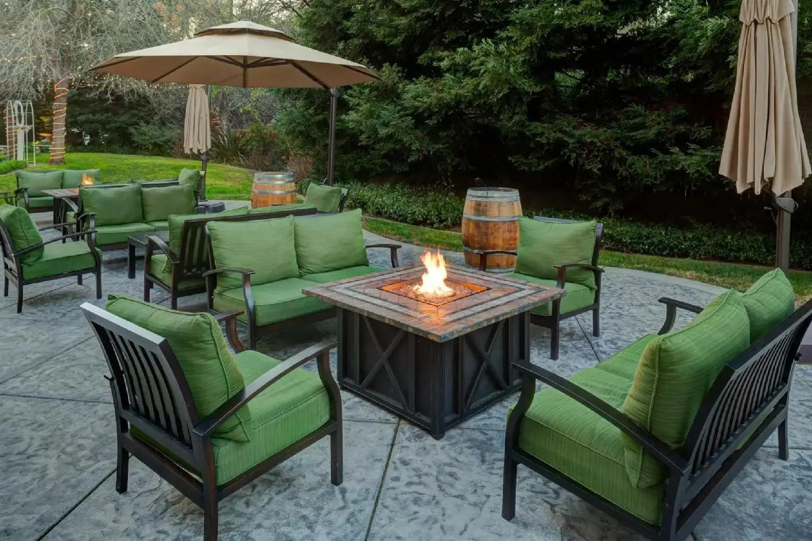 Photo - Lake Natoma Inn