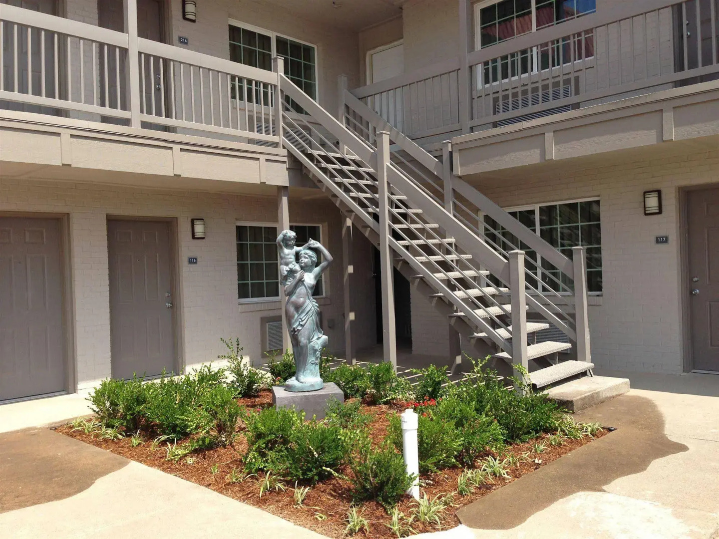 Photo - Romantic Inn & Suites