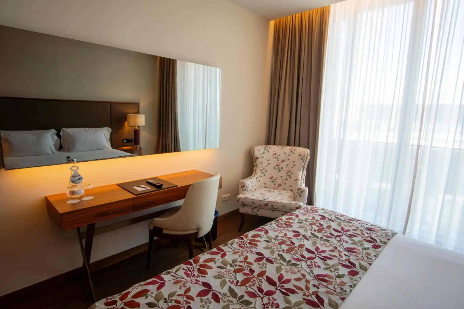 Photo - Boeira Garden Hotel Porto Gaia, Curio Collection by Hilton