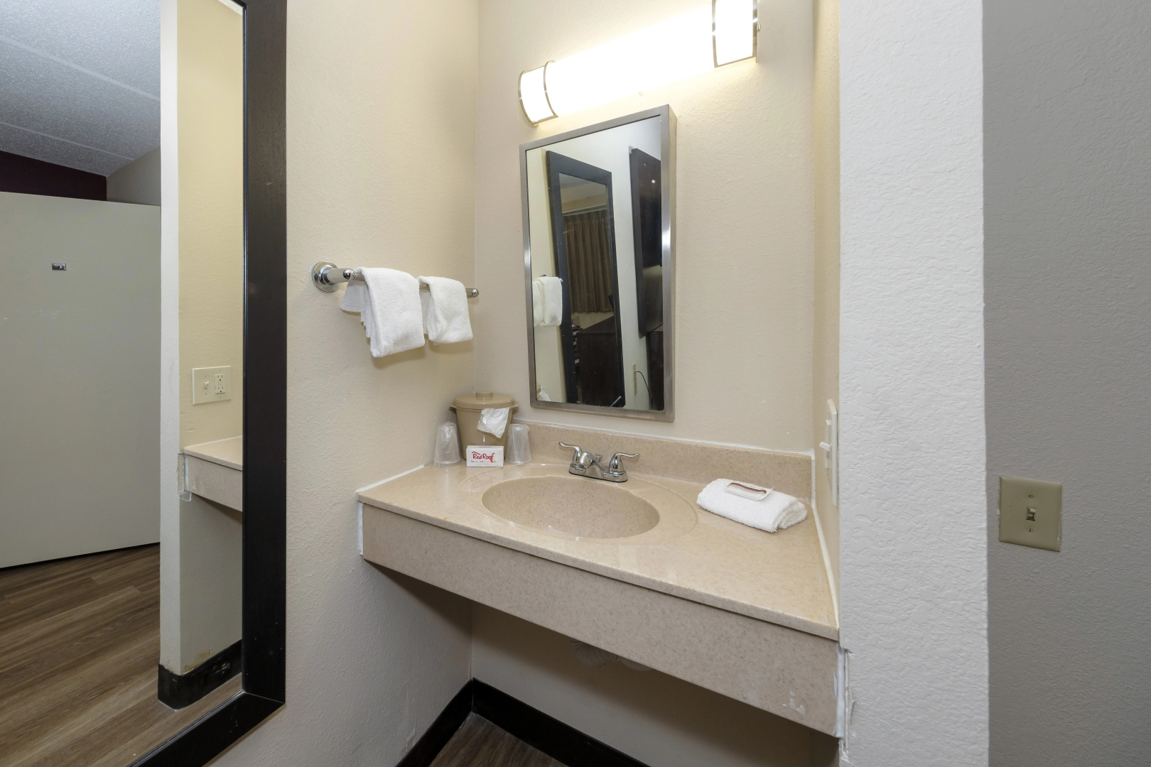 Photo - Red Roof Inn Tampa - Brandon