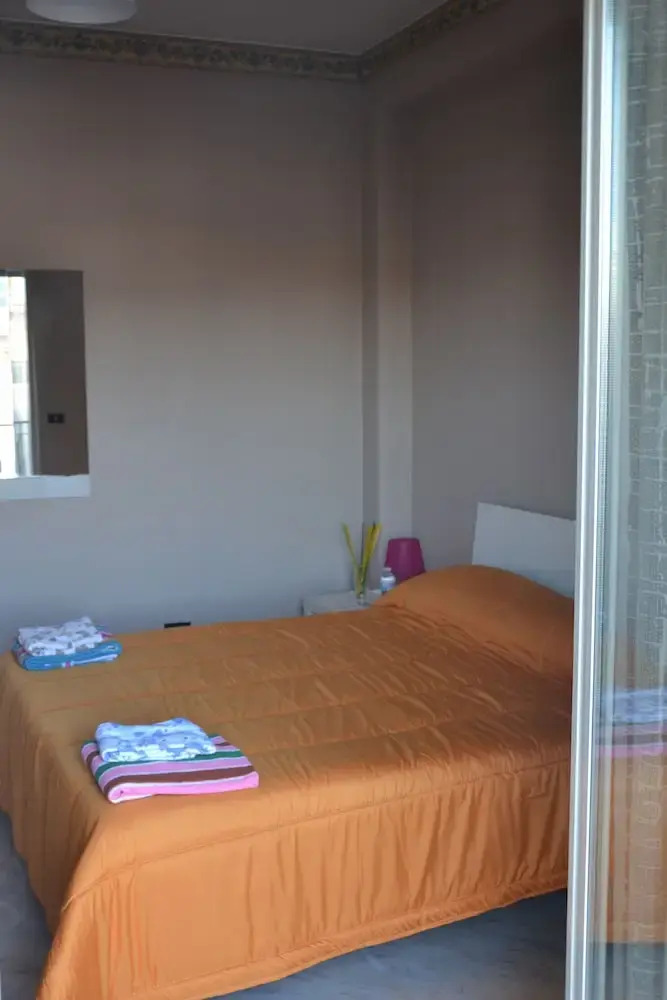 Photo - BED&FLY NEAR AIRPORT CATANIA FONTANAROSSA BAGNO PRIVATO In CAMERA