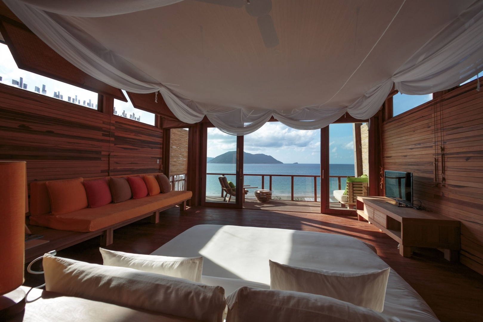 SIX SENSES CON DAO