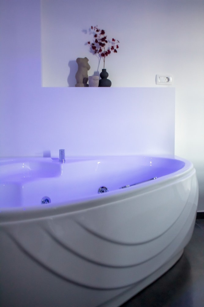 Foto - BlackStone Luxury Suites
