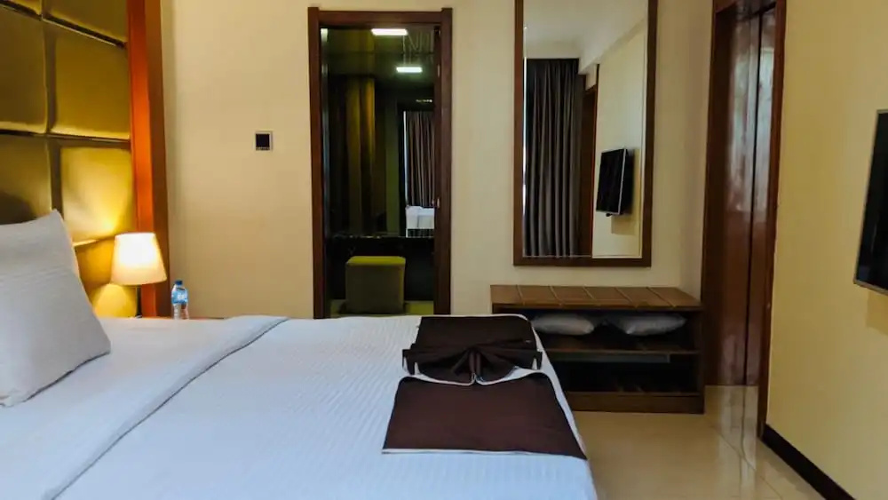 T E L E By Summerset Continental Hotel