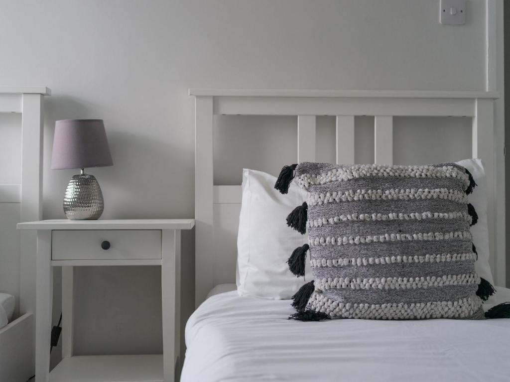 East House-sleeps 5-pet Friendly-garden-parking