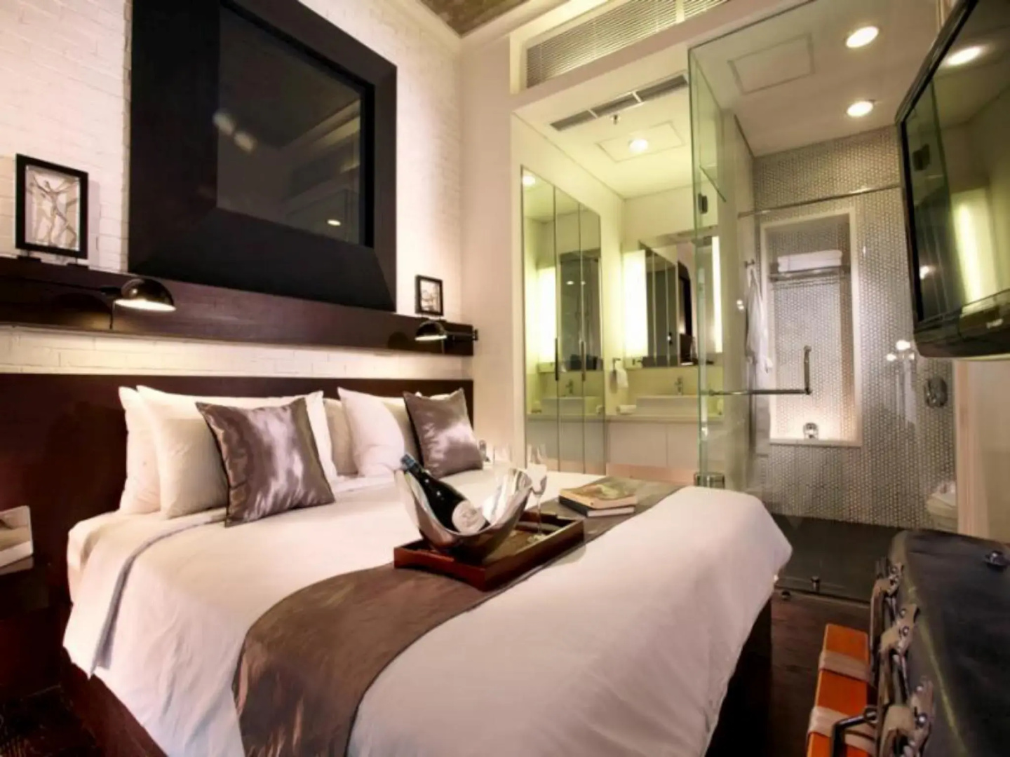 Photo - Morrissey Hotel