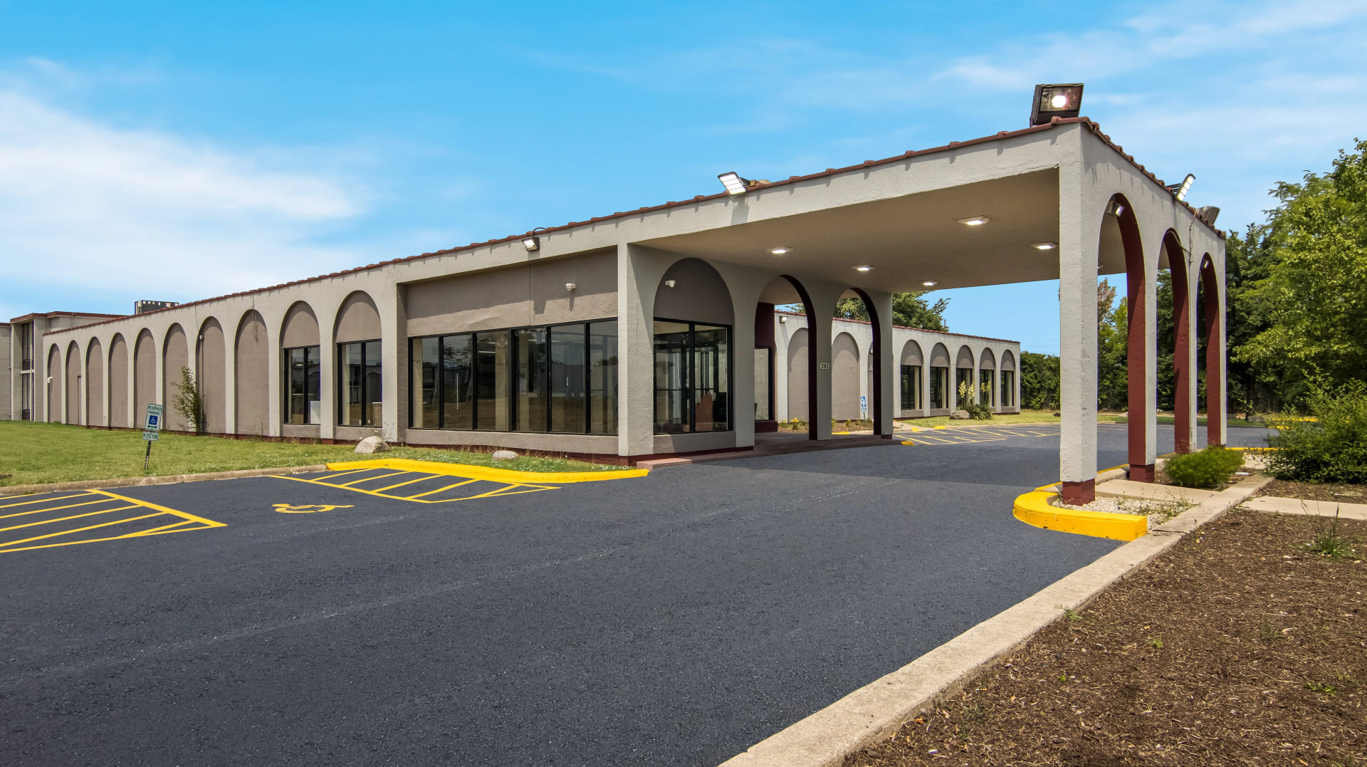 Foto - HomeTowne Studios by Red Roof & Conference Center Chicago – N Aurora/ Naperville