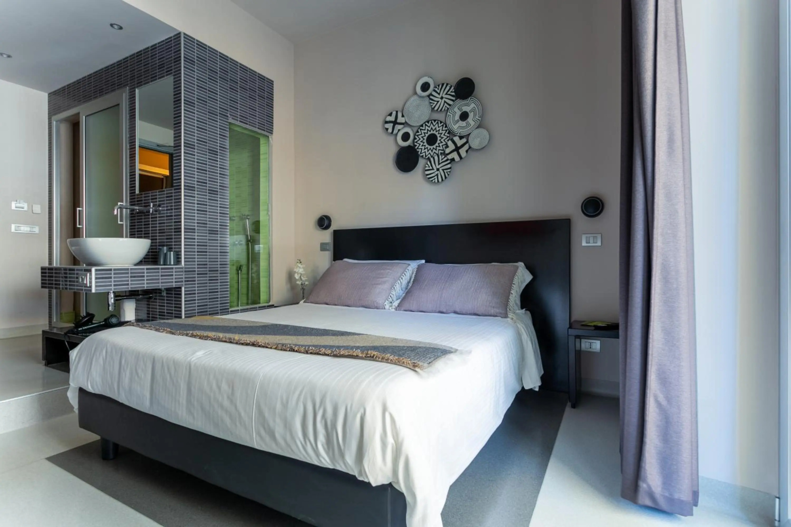 Photo - Moai Home