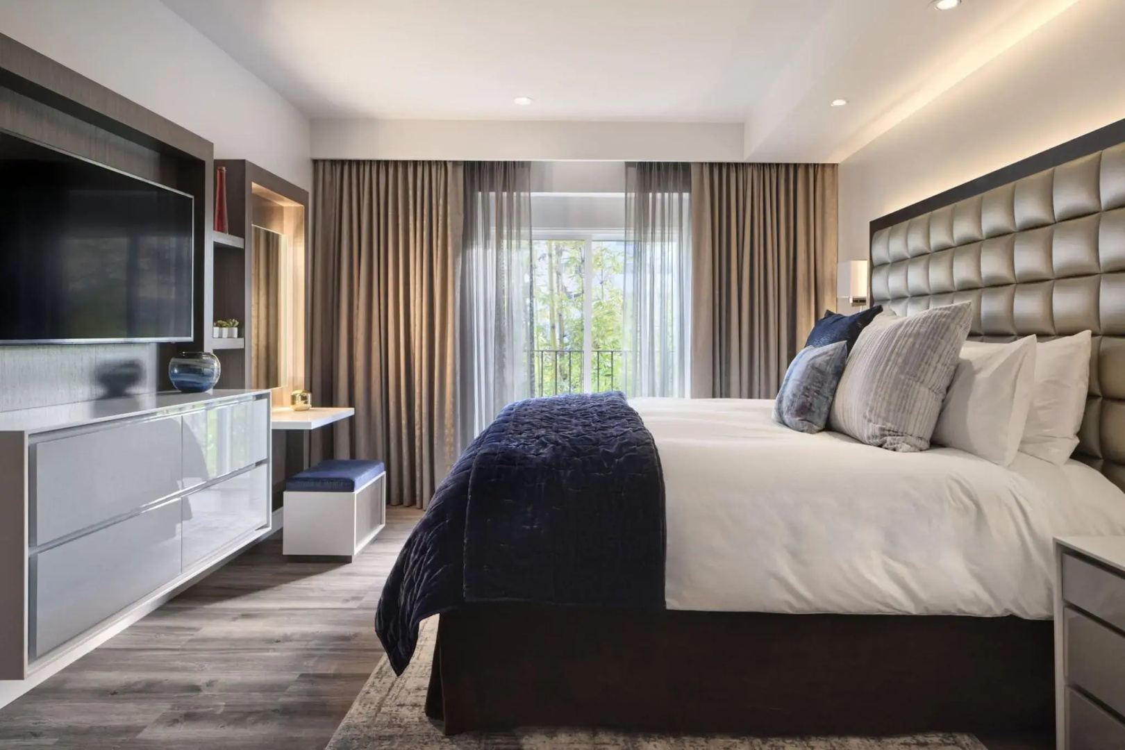 Photo - Sunset Marquis Hotel