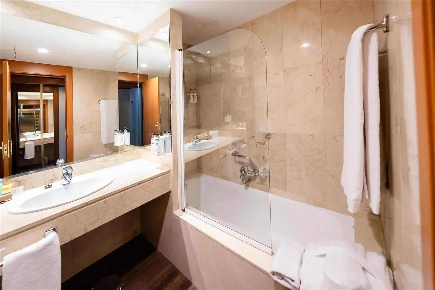Photo - Best Western Premier CMC Girona