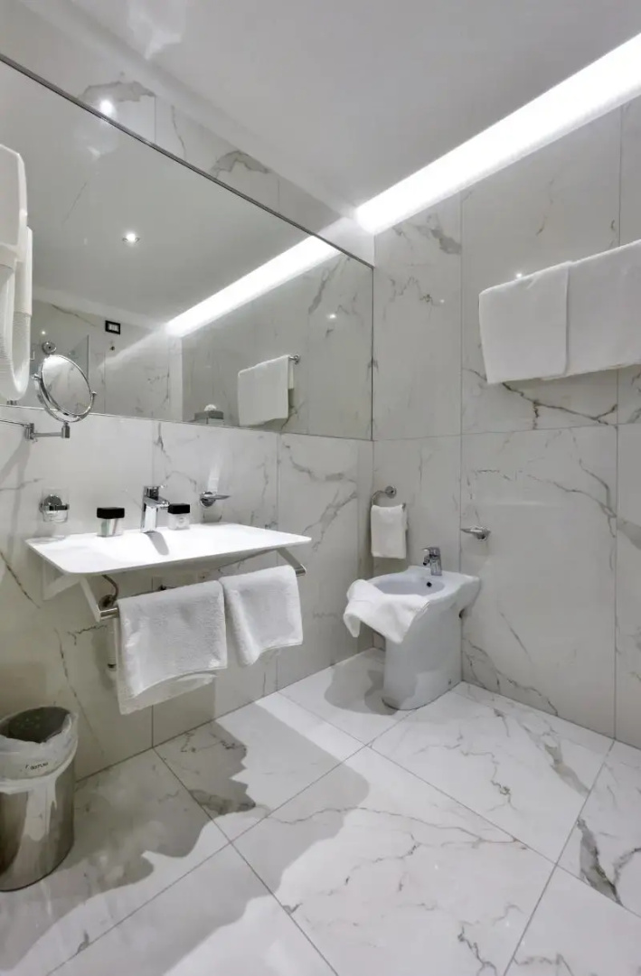 Photo - Monaco Suites Hotel