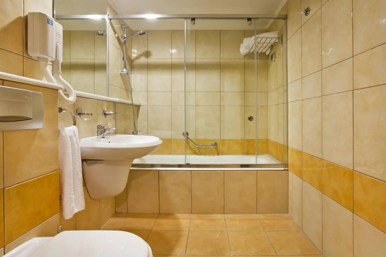 Photo - Alexandra Hotel