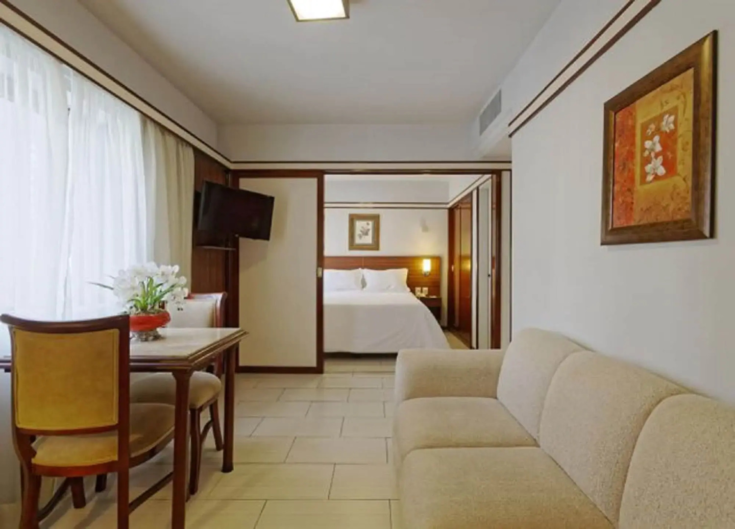 Photo - Bristol The Time Berrini