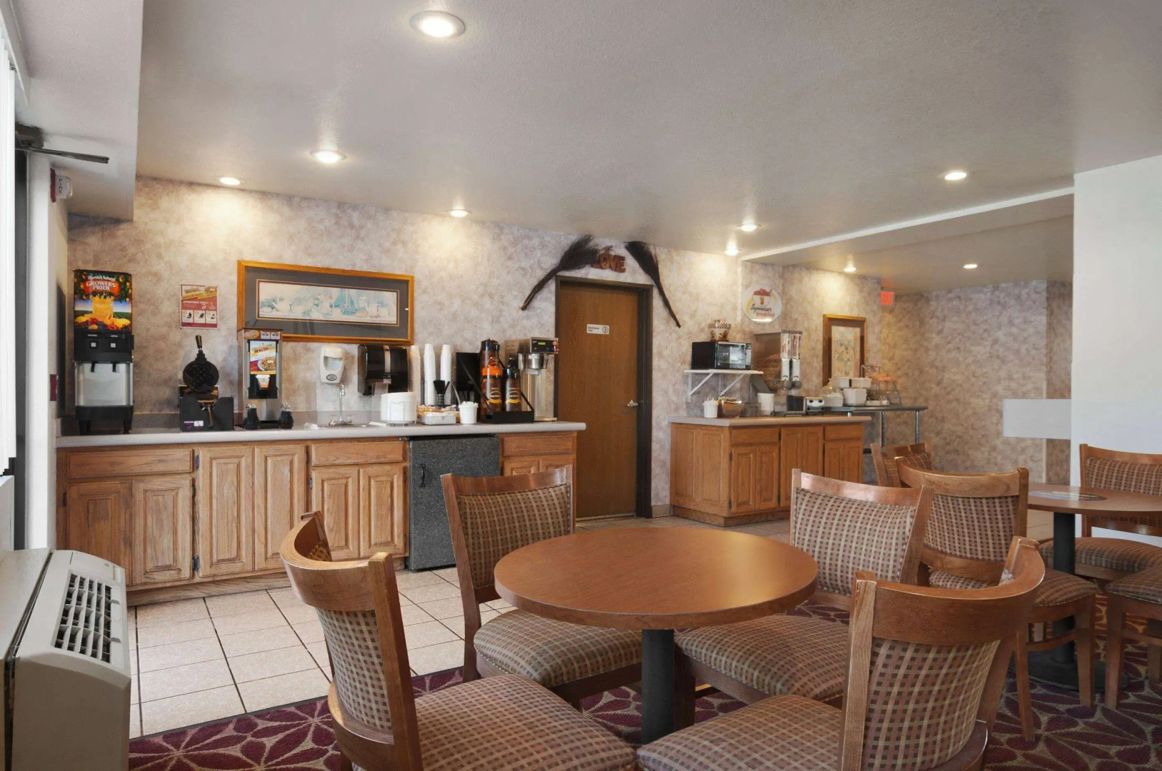 Photo - Super 8 by Wyndham Austin North/University Area