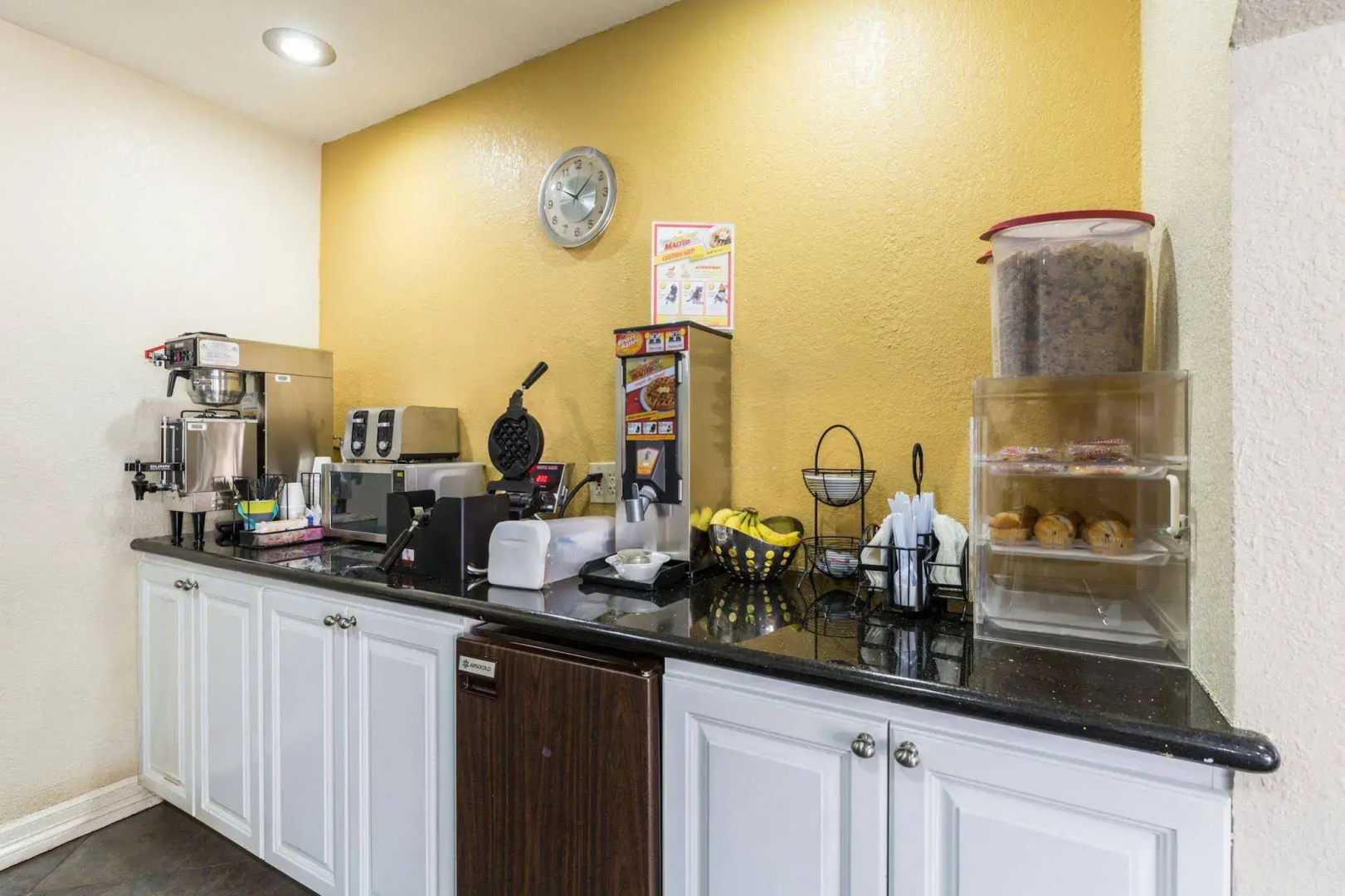 Photo - Rodeway Inn & Suites