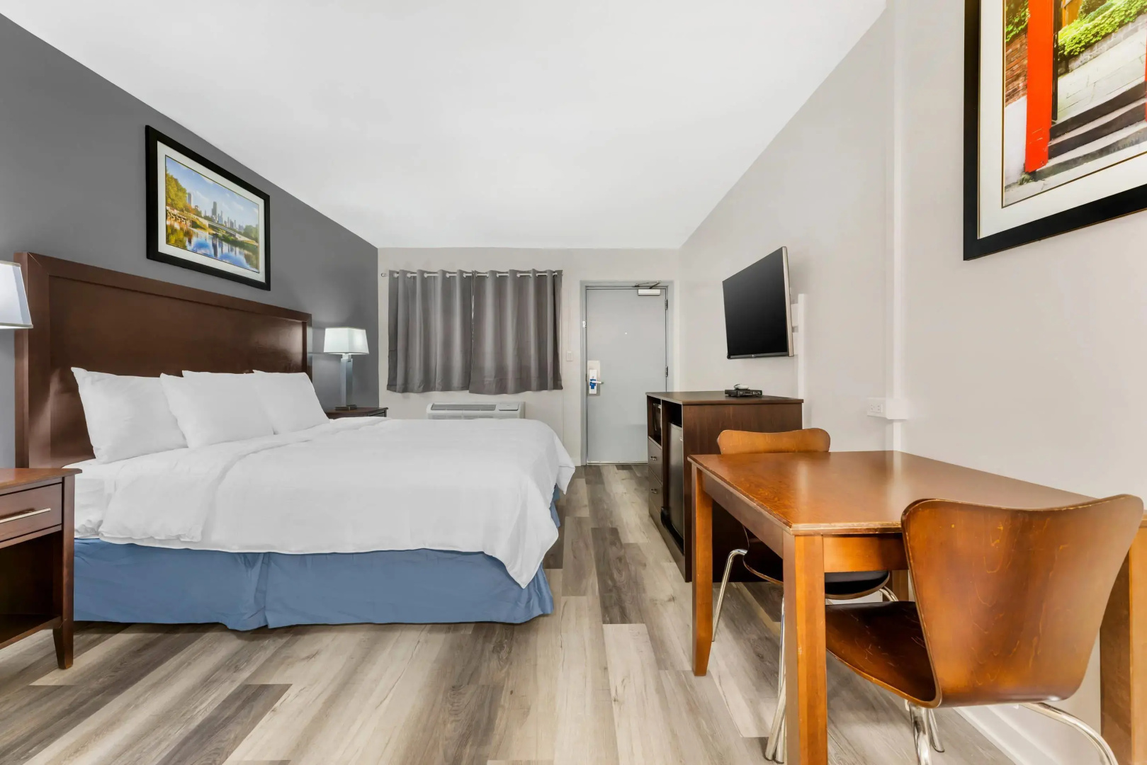 Photo - Rodeway Inn Lyons - La Grange