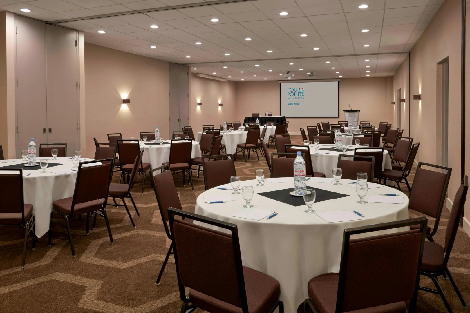 Foto - Four Points by Sheraton Toronto Airport