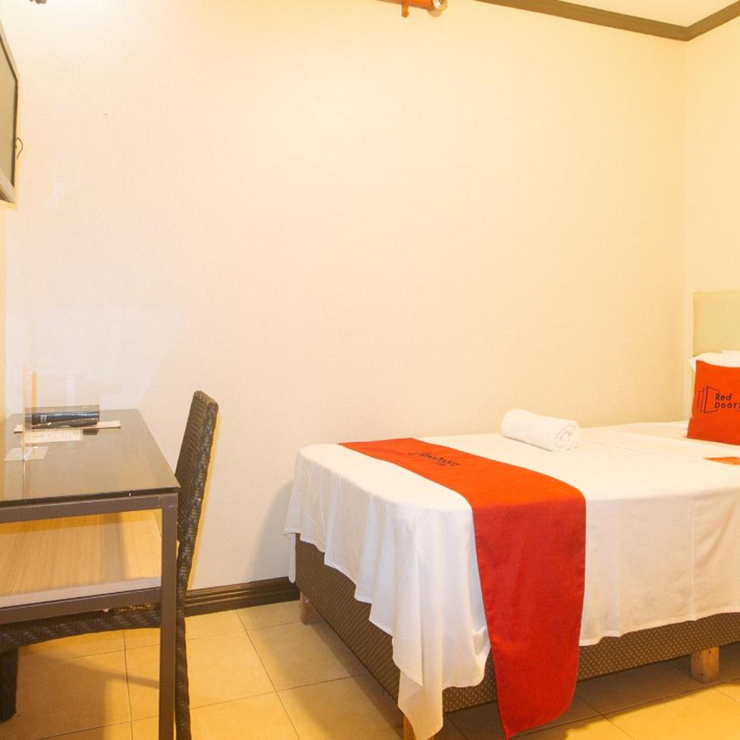 Foto - RedDoorz Plus New Era Budget Hotel Mabolo former RedDoorz near Landers Superstore Cebu City