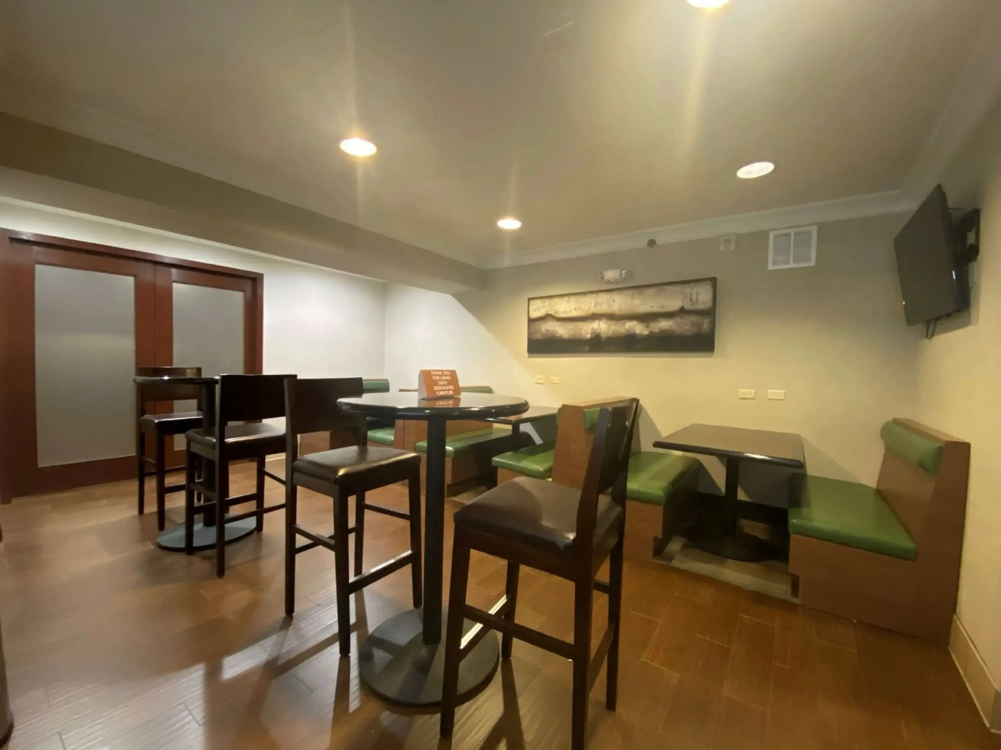 Photo - SureStay Hotel by Best Western Ontario Airport