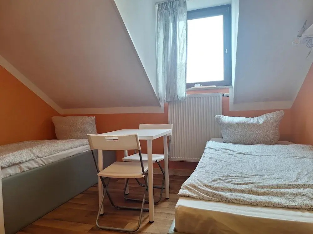 Photo - 2-Rent Group Hostel Rooms AUB162