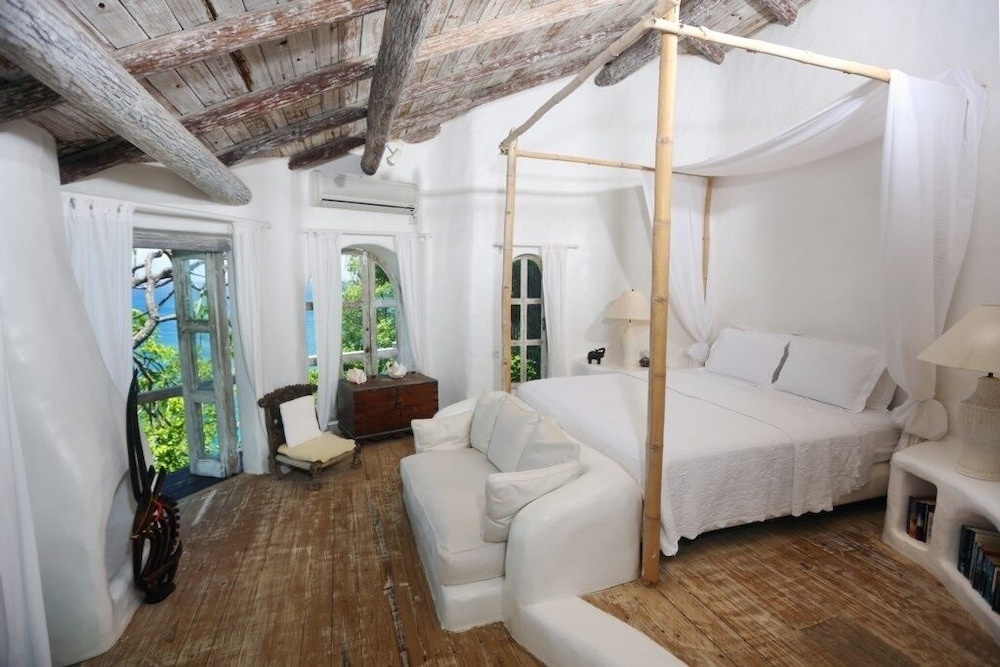 Smuggler's Nest - Exotic & Romantic Villa 2 Bedroom Villa by RedAwning