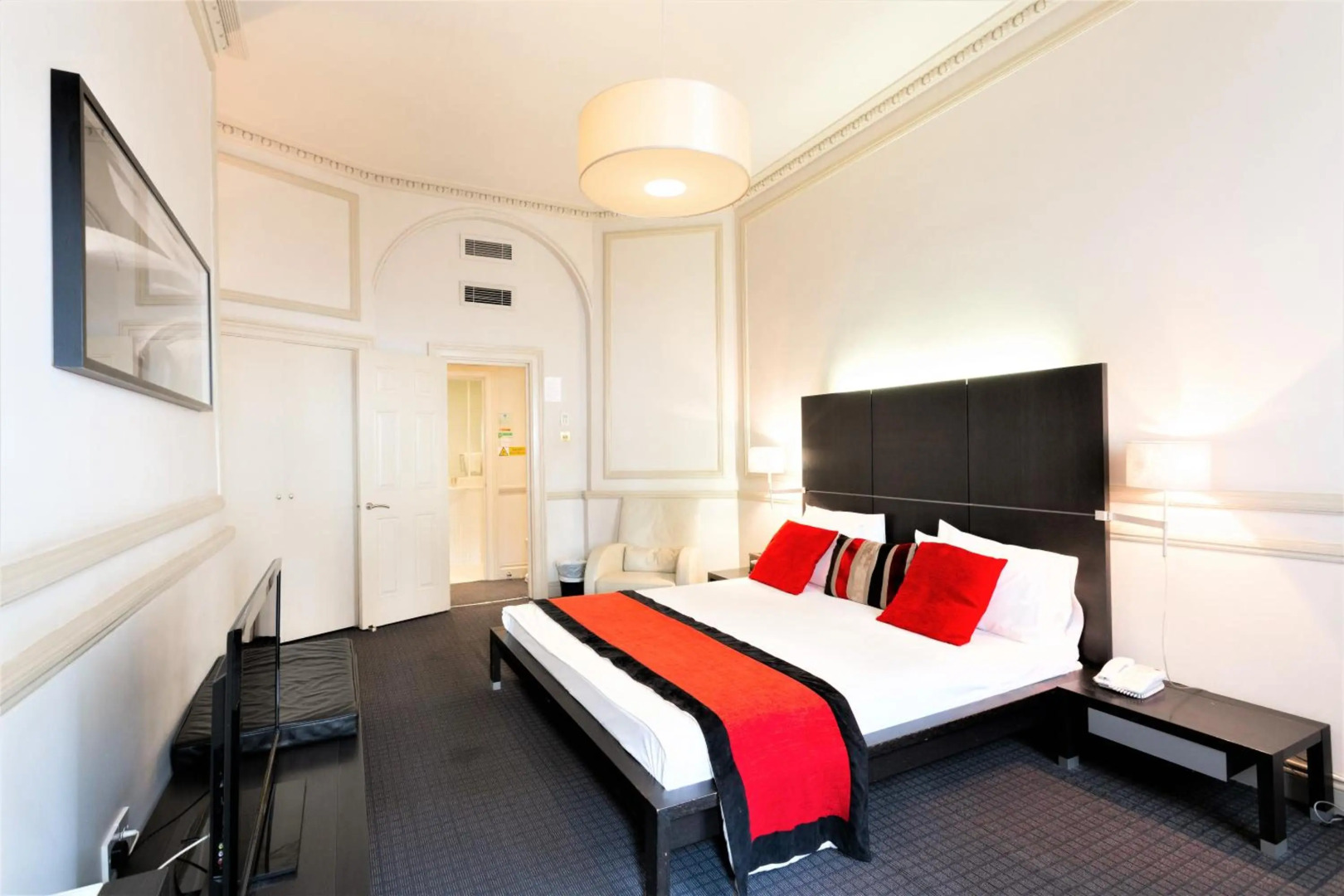 Photo - The Sumner Hotel