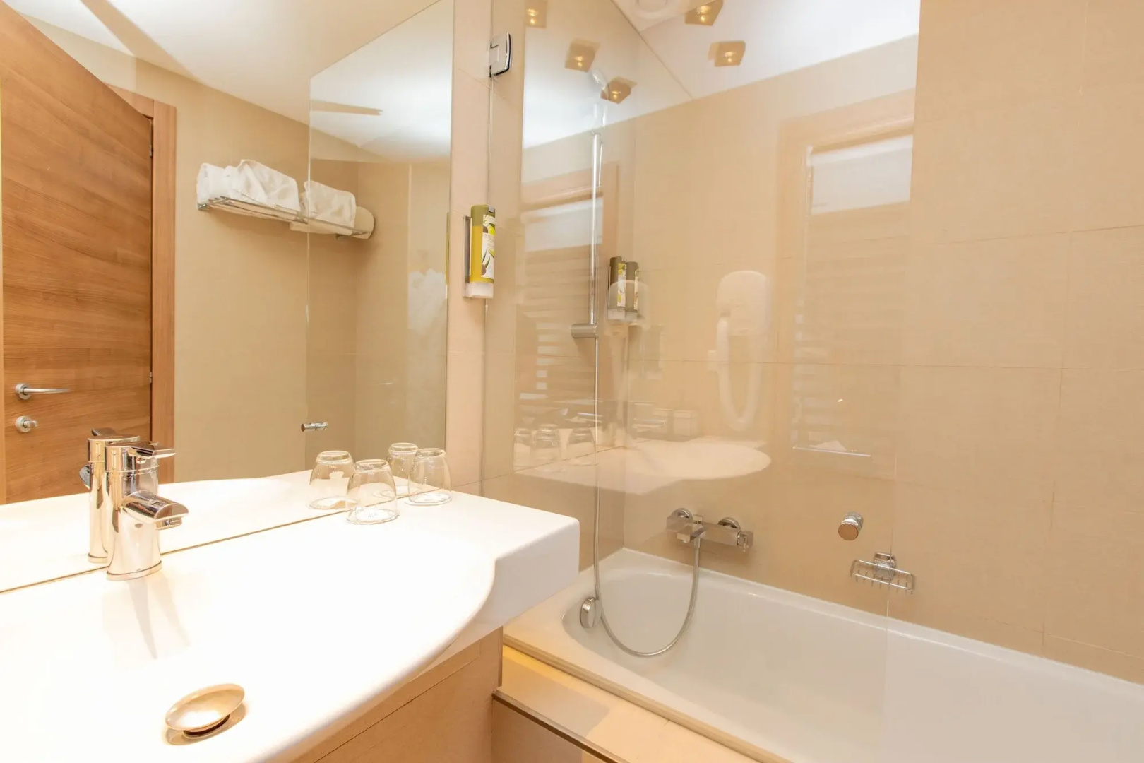 Photo - Mouratoglou Hotel & Resort
