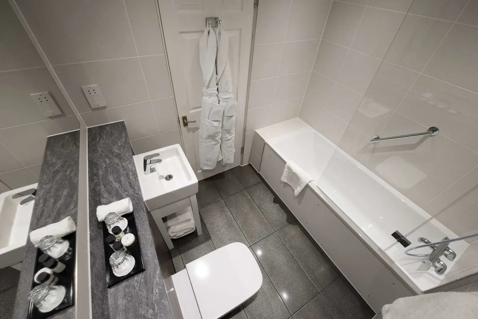 Foto - Bromley Court Hotel London