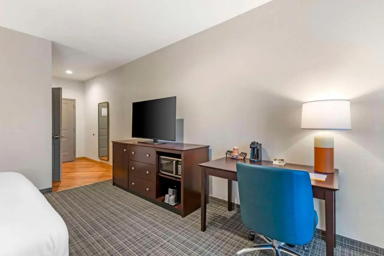 Photo - Comfort Inn & Suites Verona at Turning Stone Resort Casino
