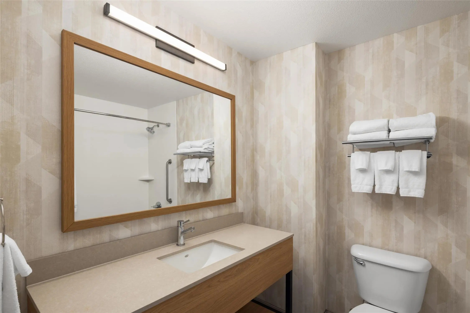 Photo - Hampton Inn & Suites Bremerton