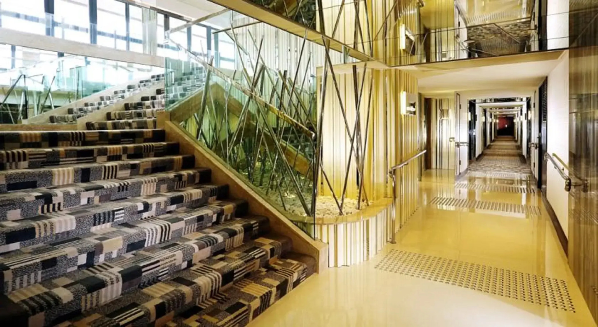 Photo - Regal Oriental Hotel