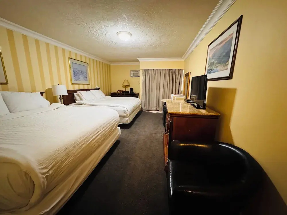Photo - Island Travel Inn