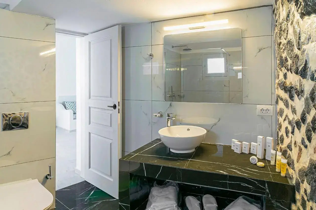 Photo - Phaos Santorini Suites