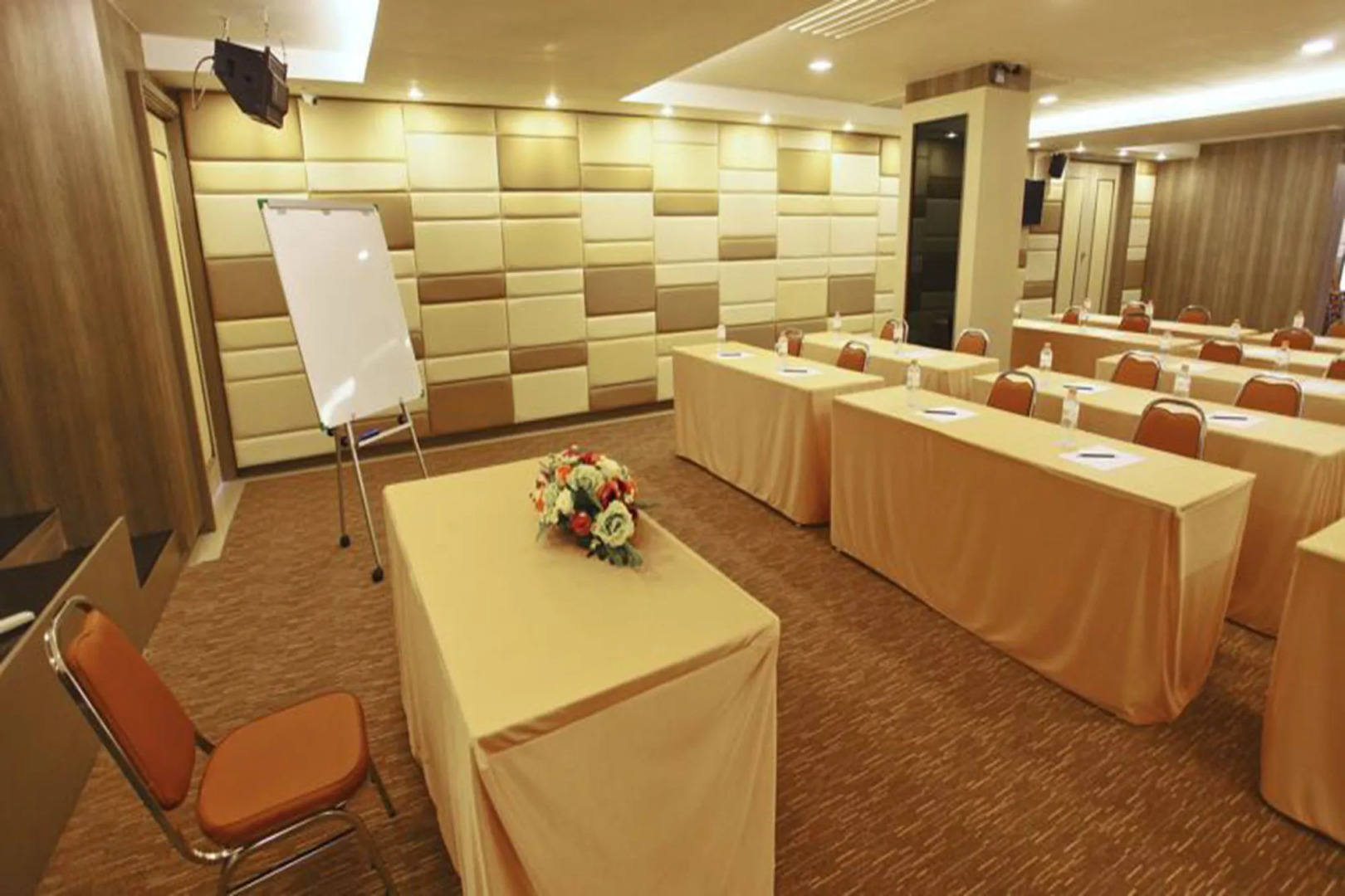Photo - Leenova Hotel