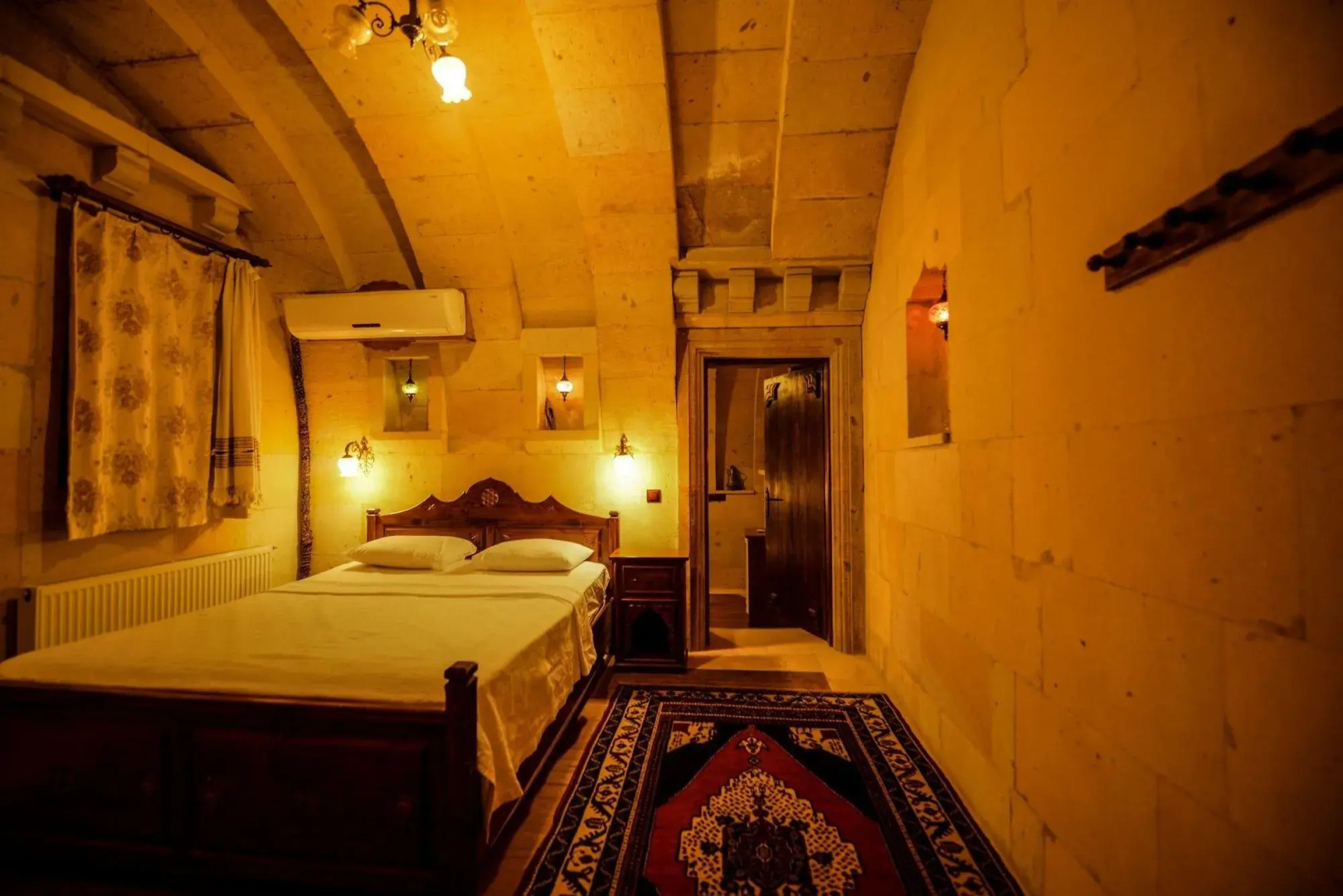 Photo - Vineyard Cave Hotel
